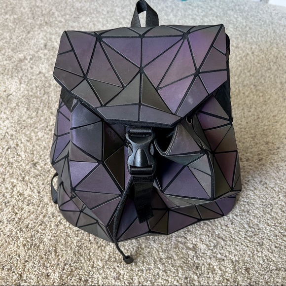 BESUURAN Geometric Luminous Holographic Reflective Backpack - Picture 2 of 13